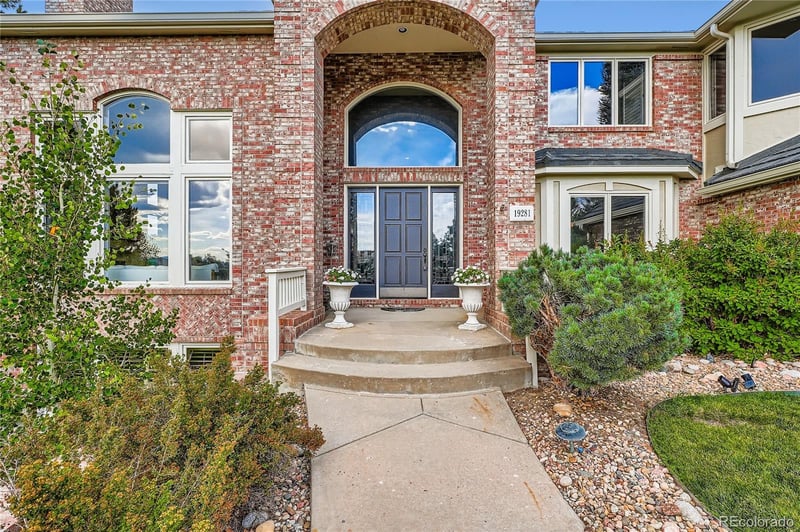 19281 E Hinsdale Ln, Centennial, CO 80016
