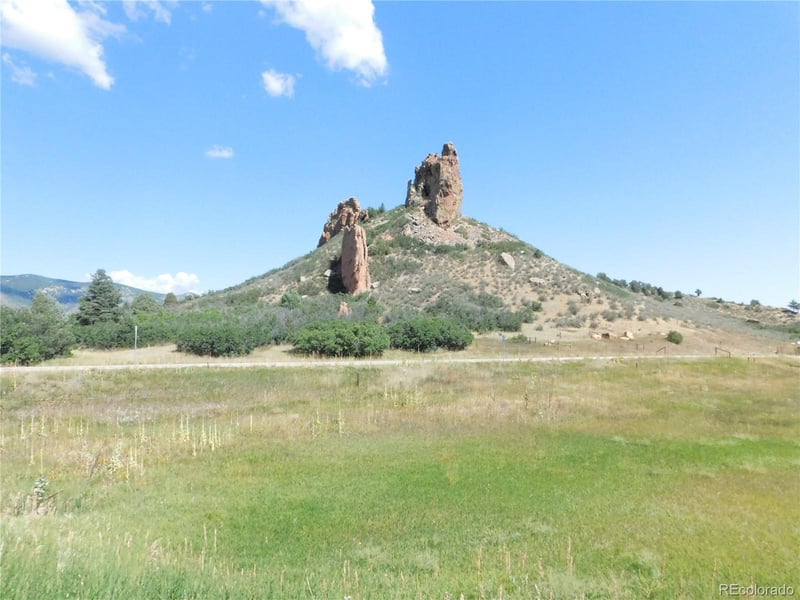 5905 Country Club Dr, Larkspur, CO 80118