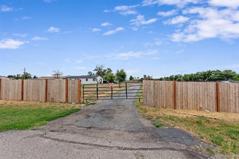 1280 Airport Blvd, Aurora, CO 80011