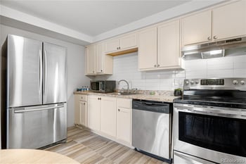 1304 S Parker Rd #359, Denver, CO 80231