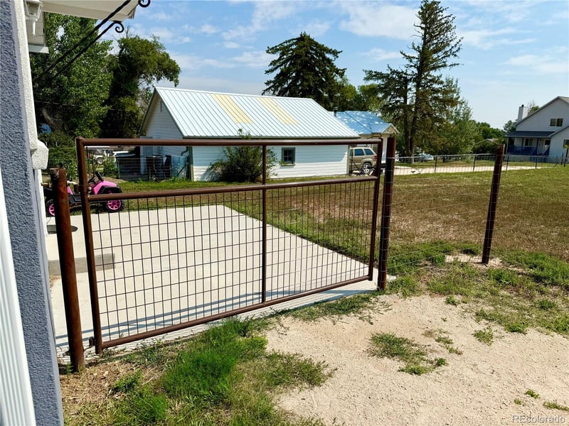 527 Navajo Ave, Simla, CO 80835