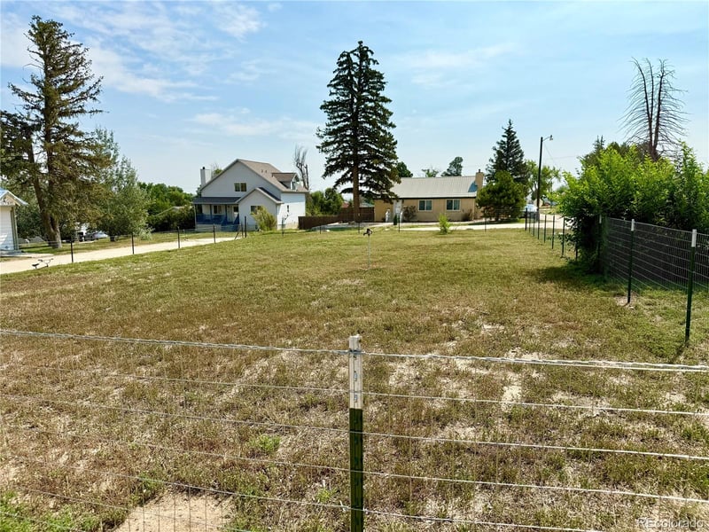 527 Navajo Ave, Simla, CO 80835