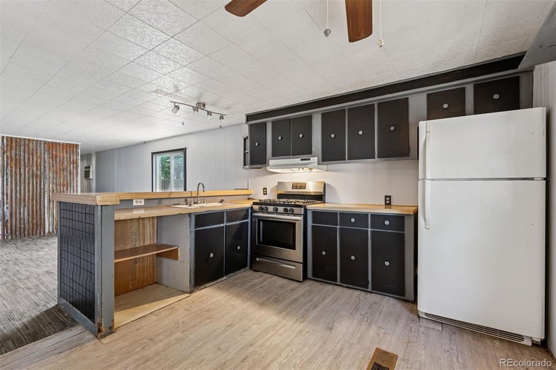 1044 Macdavidson Cir, Dacono, CO 80514