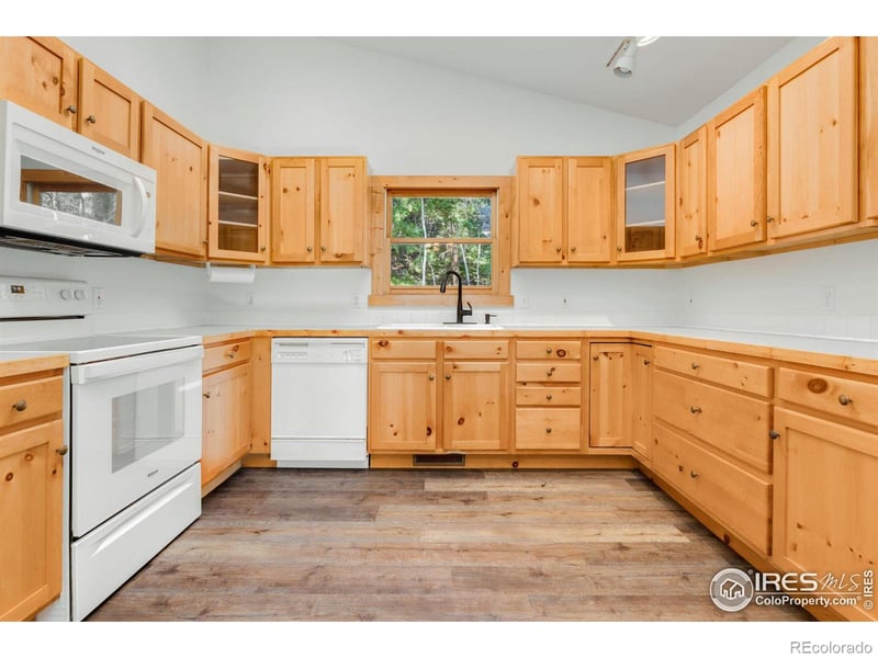 31 Cedar Dr, Lyons, CO 80540