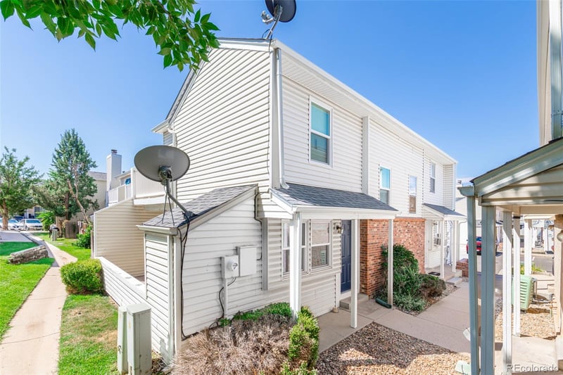 972 Pitkin Ct, Aurora, CO 80017
