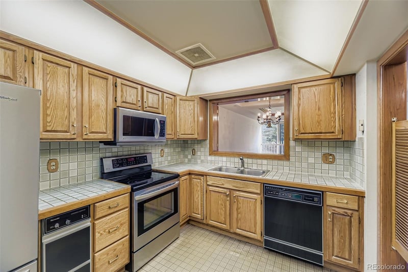 1900 E Girard Pl #204, Englewood, CO 80113