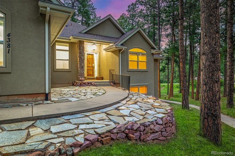 4381 Cheyenne Dr, Larkspur, CO 80118