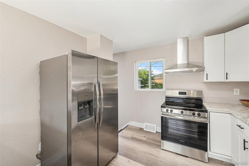 7000 Avrum Dr, Denver, CO 80221