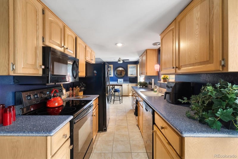 4638 Kittredge St, Aurora, CO 80015