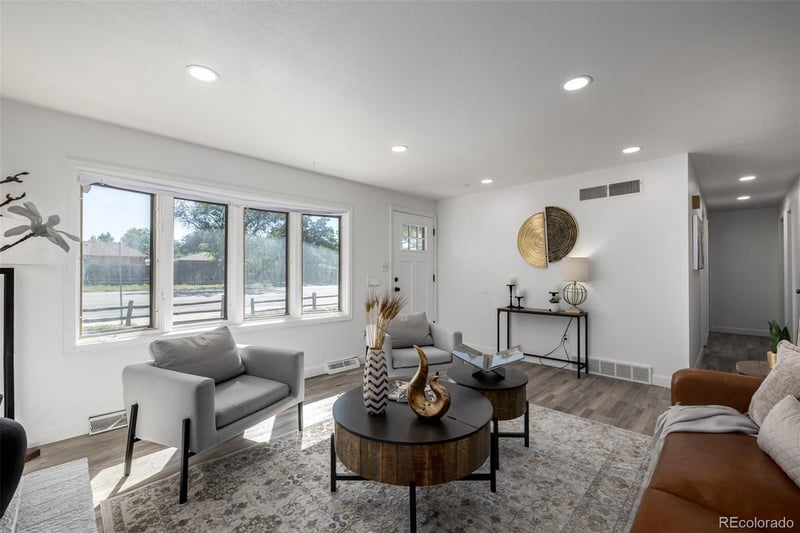 11087 Montview Blvd, Aurora, CO 80010