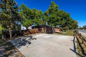 11087 Montview Blvd, Aurora, CO 80010