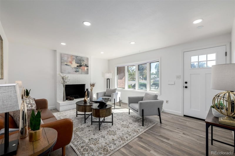 11087 Montview Blvd, Aurora, CO 80010