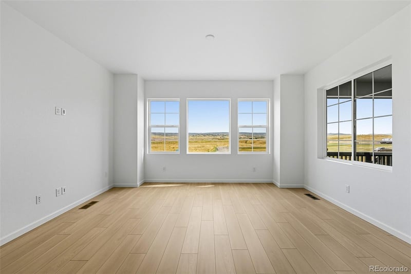 8828 Whiteclover St, Littleton, CO 80125