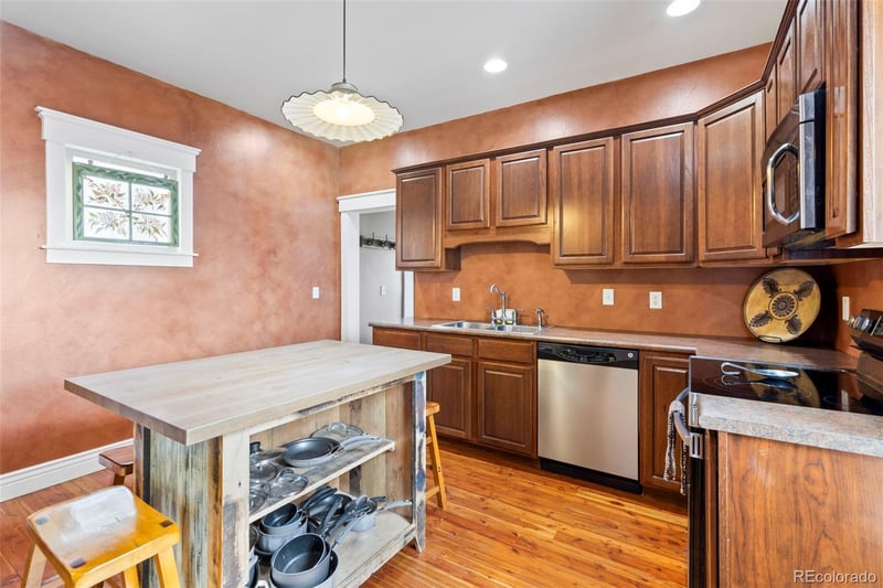 111 7th St, Leadville, CO 80461