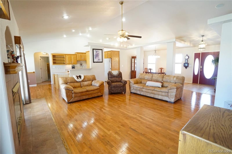 461 Fredonia Dr, Pueblo, CO 81007