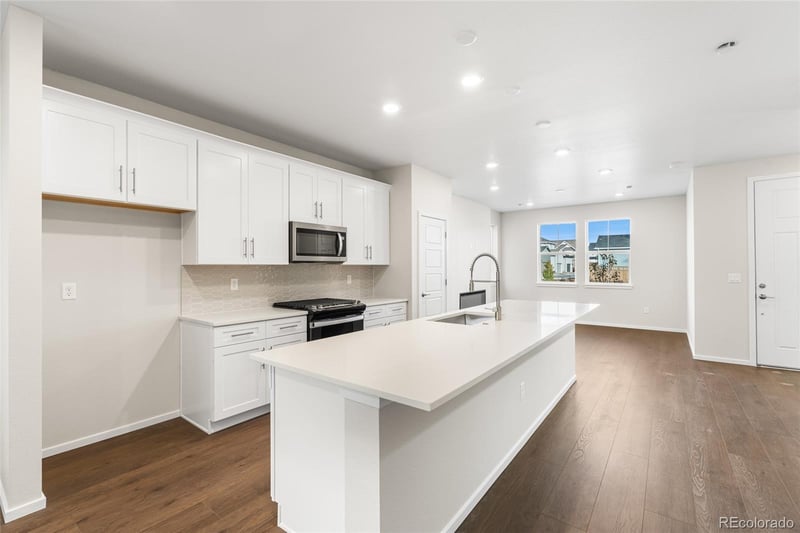 6227 Nepal St, Aurora, CO 80019