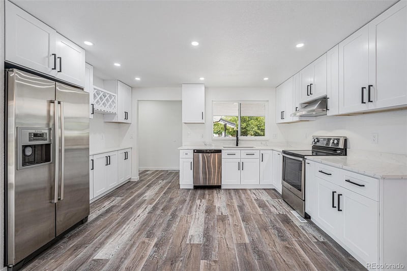 299 Salem Ct, Aurora, CO 80011
