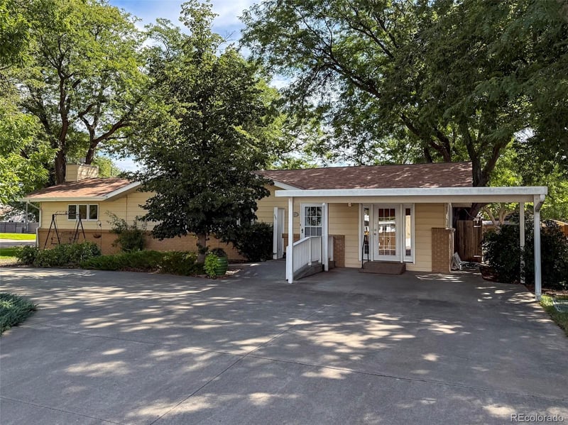 890 15th St, Burlington, CO 80807