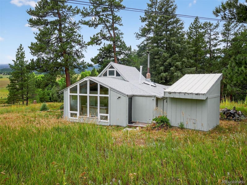 8689 Douglas Ln, Beulah, CO 81023