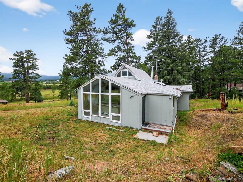 8689 Douglas Ln, Beulah, CO 81023