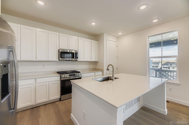 12769 Glasgow Pl, Littleton, CO 80127