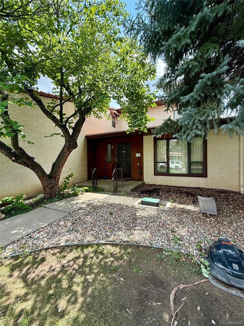 127 Ironweed Dr, Pueblo, CO 81001