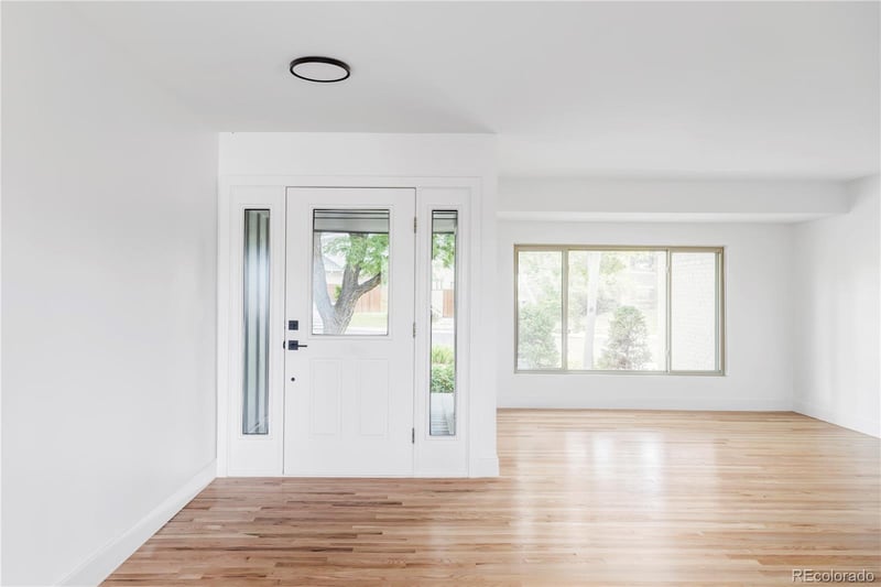 2961 S Rosemary St, Denver, CO 80231
