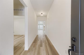 8902 Riviera Way, Aurora, CO 80016