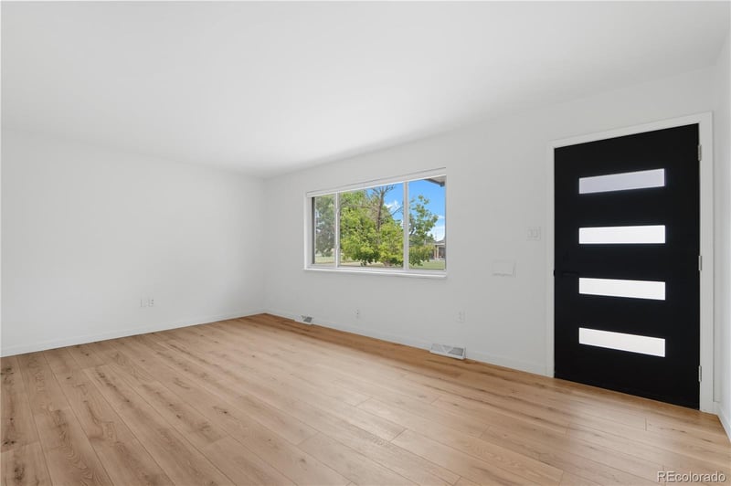 587 Ursula St, Aurora, CO 80011