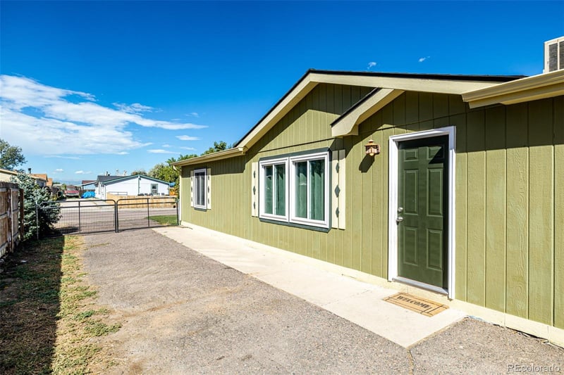 130 Dahlia St, Hudson, CO 80642