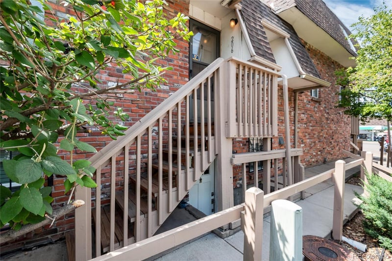1525 S Holly St #206, Denver, CO 80222