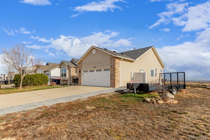 1210 Glen Creighton Dr, Dacono, CO 80514