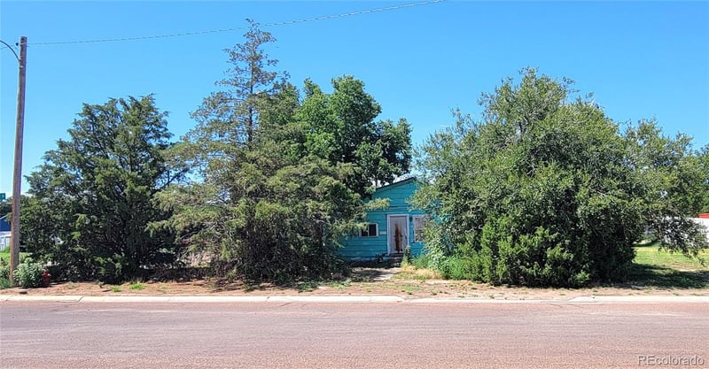 404 2nd St, Julesburg, CO 80737