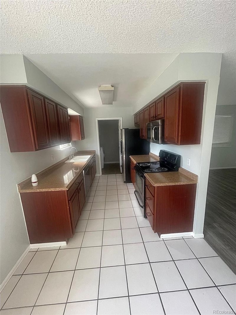 9759 Lane St, Thornton, CO 80260