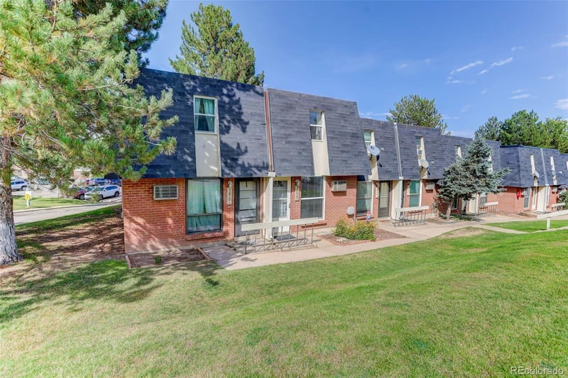 5846 Pearl St, Centennial, CO 80121