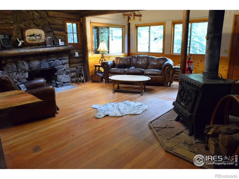 223 Riverside Dr, Lyons, CO 80540