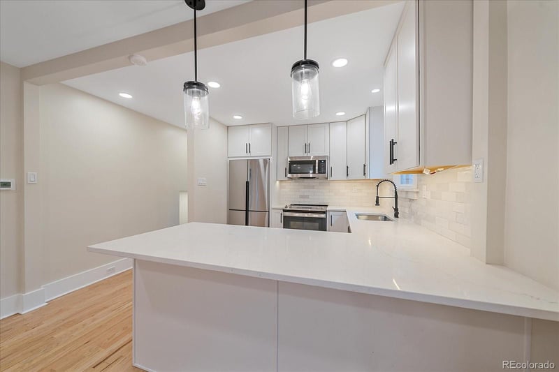 2082 Lincoln St, Denver, CO 80210