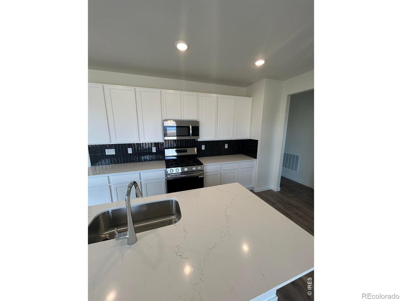 220 Dawn Dr, Hudson, CO 80642