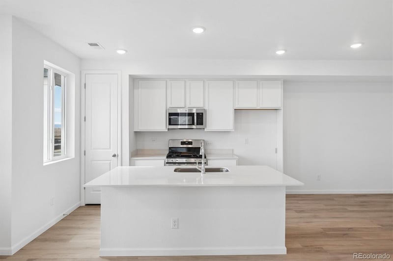 24121 30th Pl, Aurora, CO 80019