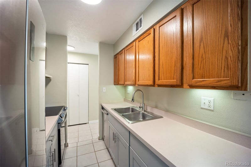 100 E Highline Cir #105, Centennial, CO 80122
