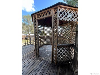 114 Linden Dr, Log Lane Village, CO 80705