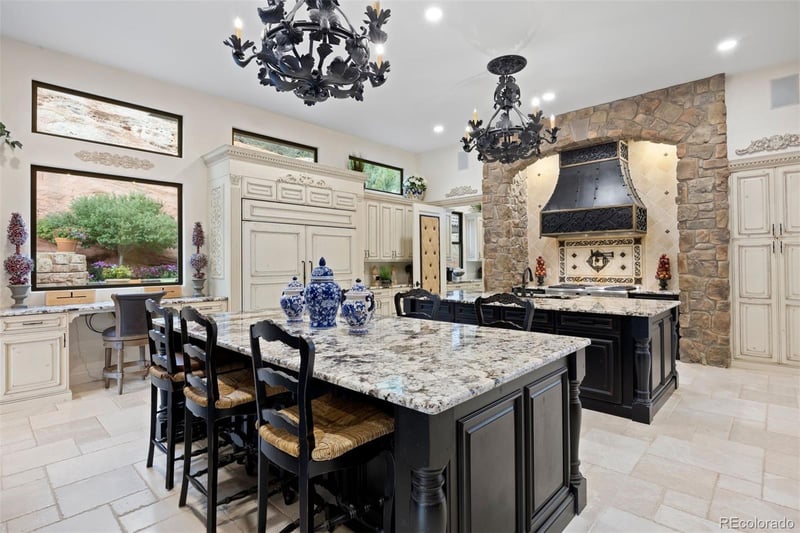 7065 Kiowa Rd, Larkspur, CO 80118