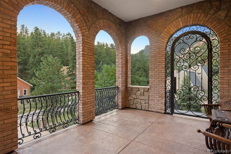 7065 Kiowa Rd, Larkspur, CO 80118