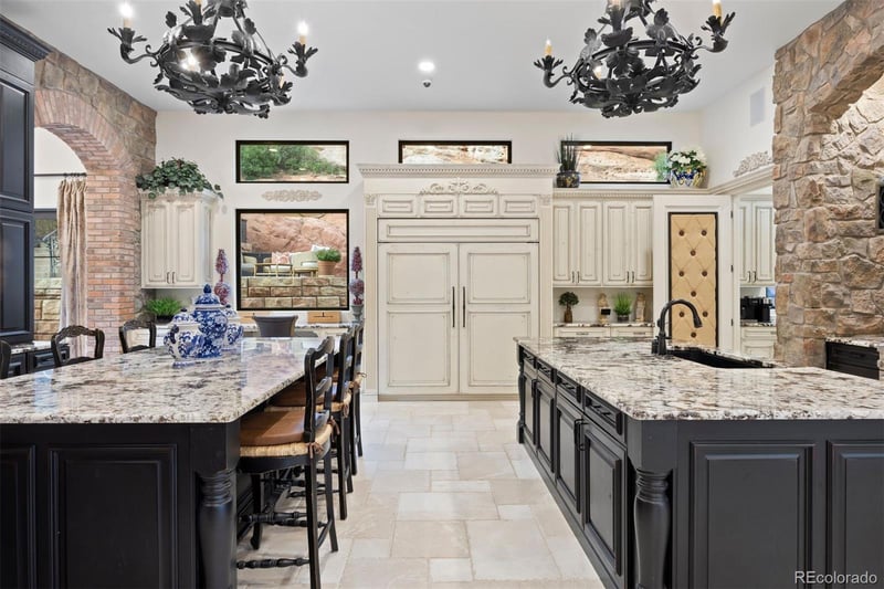 7065 Kiowa Rd, Larkspur, CO 80118