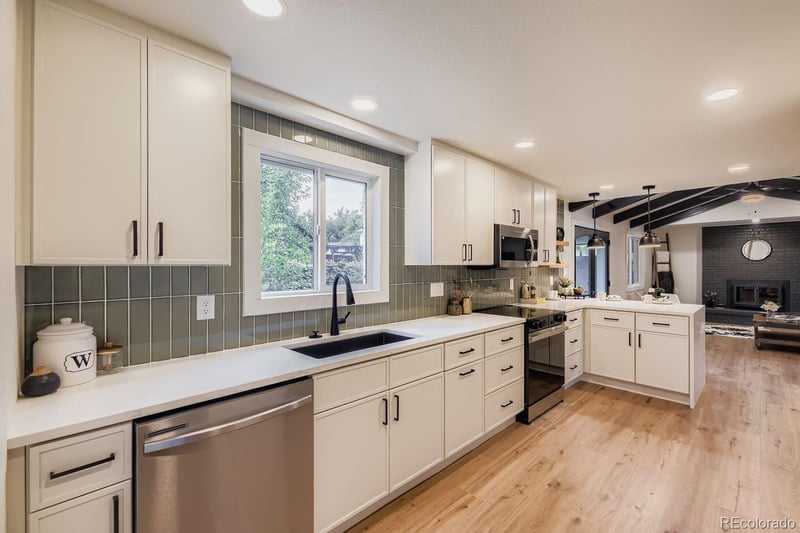 7700 Oxford Ave, Denver, CO 80237