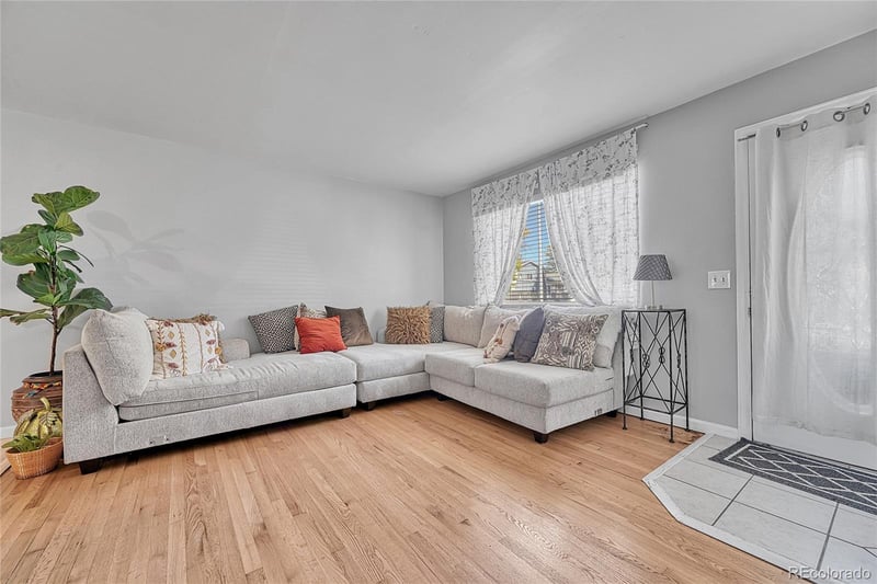 841 Oakland St, Aurora, CO 80012