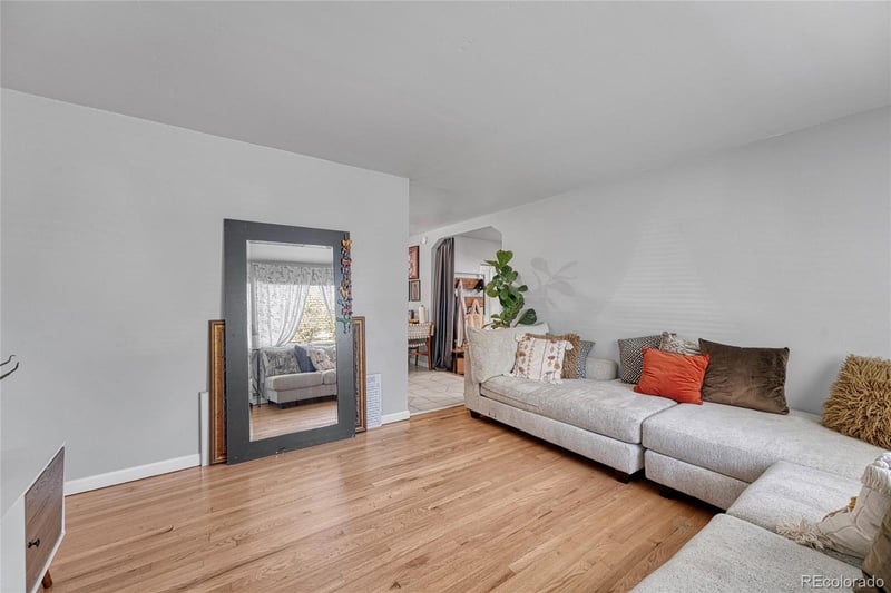 841 Oakland St, Aurora, CO 80012