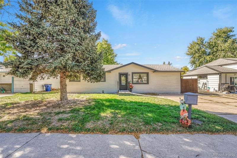 841 Oakland St, Aurora, CO 80012