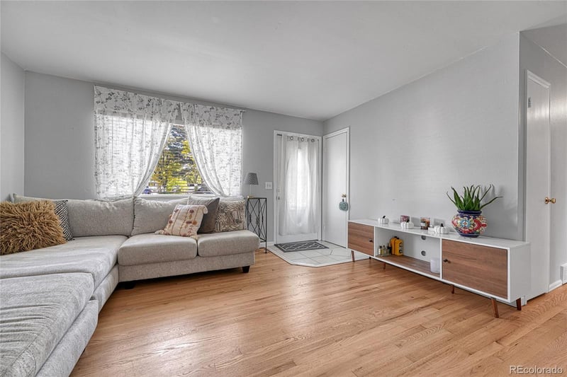 841 Oakland St, Aurora, CO 80012