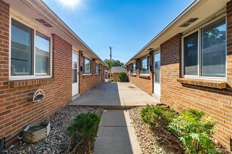 1601 Nome St, Aurora, CO 80010